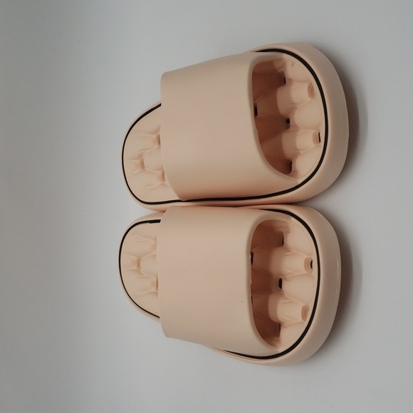 192- Slippers For the House Size Medium NWT - Picture 3 of 5